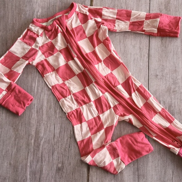 Pink checkered Bamboo zip sleeper - Picture 1 of 2